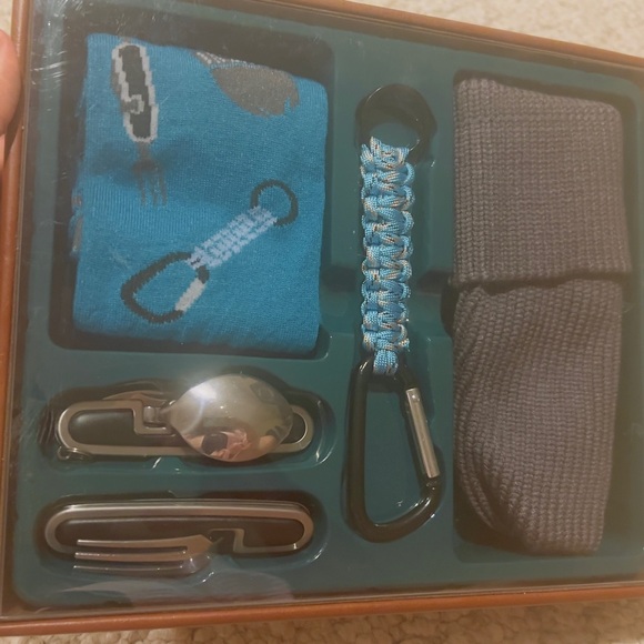 Outdoor Accessories Gift Set - Picture 2 of 3